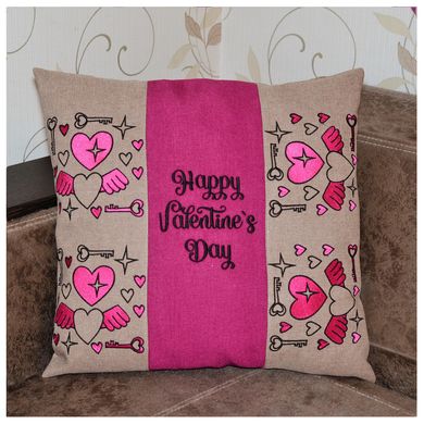 Подушка с вышивкой "Happy Valentines Day" (бежевый+розовый)